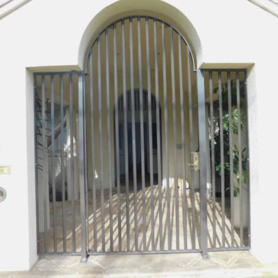 Arched Entrance Gate with Side Panels 2380mm wide, removed 2a