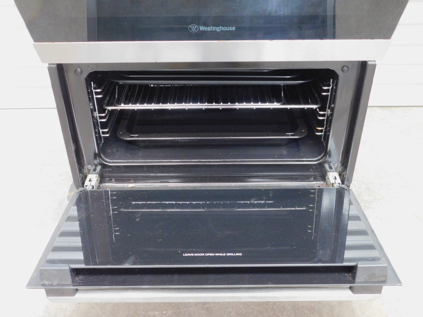 Westinghouse Electric 60cm Oven and Grill Model WVE665SC 16c