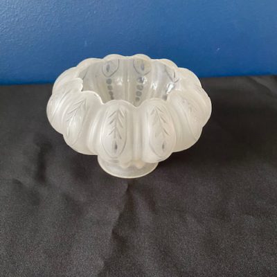 Victorian Bud Opaque Glass Shade, Rh1